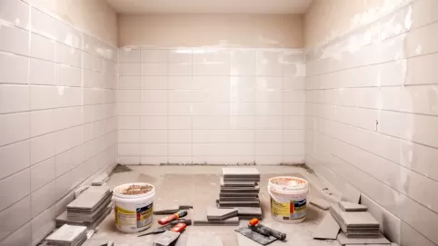 Kolejność układania płytek ściana czy podłoga