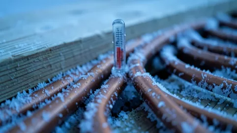 Przy jakiej temperaturze zamarza woda w podłogówce